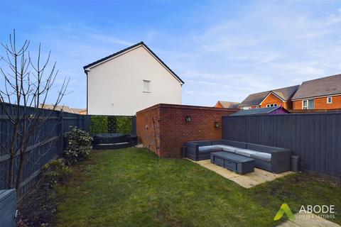 4 bedroom semi-detached house for sale, Rowan Drive, Burton-On-Trent DE14