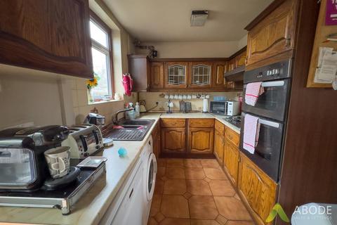 4 bedroom terraced house for sale, Burton Road, Burton-On-Trent DE14