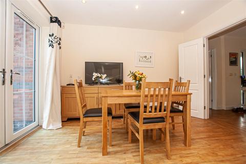 2 Seasons Close, Uttoxeter, ST14 7FF