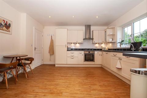 2 Seasons Close, Uttoxeter, ST14 7FF