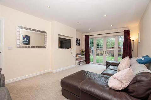 2 Seasons Close, Uttoxeter, ST14 7FF