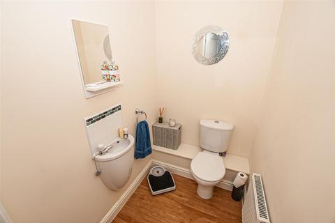 2 Seasons Close, Uttoxeter, ST14 7FF