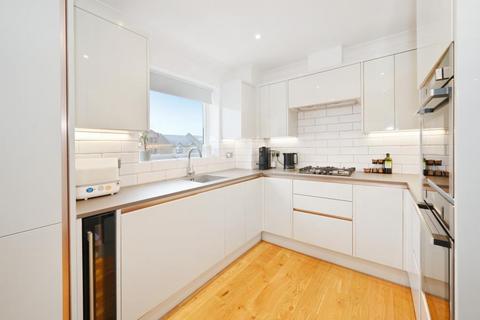 2 bedroom apartment for sale, Lockview Court Narrow Street E14