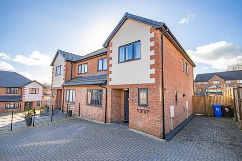 13 Oaklands Grove, Uttoxeter, ST14 8FB