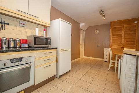 12 Dove Lane, Rocester, Uttoxeter, ST14 5LA