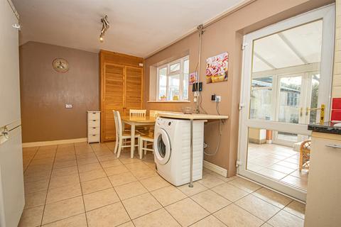 12 Dove Lane, Rocester, Uttoxeter, ST14 5LA
