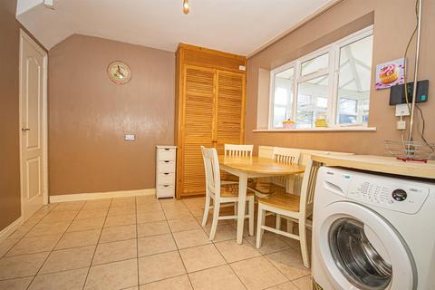 12 Dove Lane, Rocester, Uttoxeter, ST14 5LA
