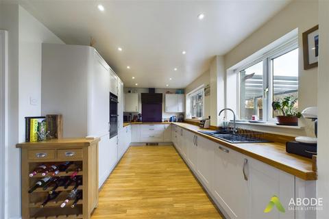 82 Athlestan Way, Stretton, Burton-on-trent, DE13 0XZ