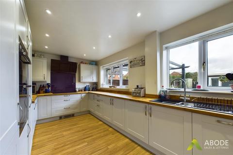 82 Athlestan Way, Stretton, Burton-on-trent, DE13 0XZ