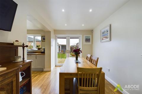 82 Athlestan Way, Stretton, Burton-on-trent, DE13 0XZ