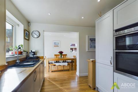 82 Athlestan Way, Stretton, Burton-on-trent, DE13 0XZ