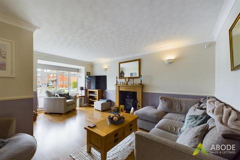 82 Athlestan Way, Stretton, Burton-on-trent, DE13 0XZ