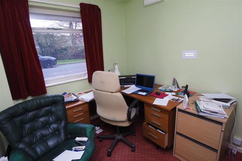 7 Tay Close, Cheadle, Stoke-on-trent, ST10 1TD