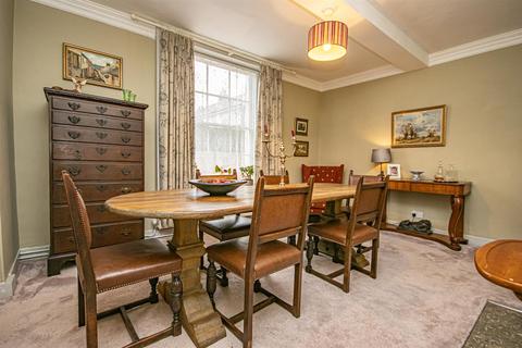 92 High Street, Uttoxeter, ST14 7JD
