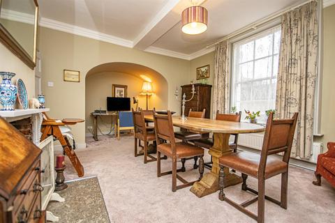92 High Street, Uttoxeter, ST14 7JD