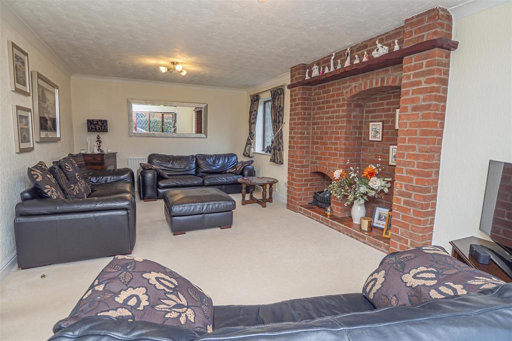 Coleridge Drive, Cheadle ST10 4 bed detached house for sale £375,000