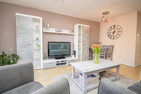 14 Chaffinch Drive, Uttoxeter, ST14 8UE