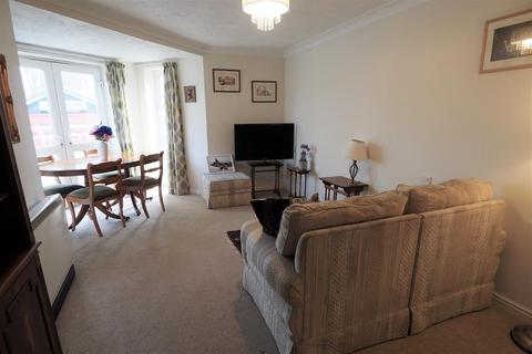 1 bedroom apartment for sale, Chatsworth Court, Derbyshire DE6