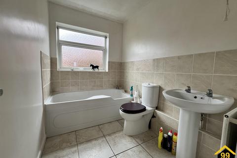 2 bedroom apartment for sale, Cannock Road, Heath Hayes, Staffordshire, WS12