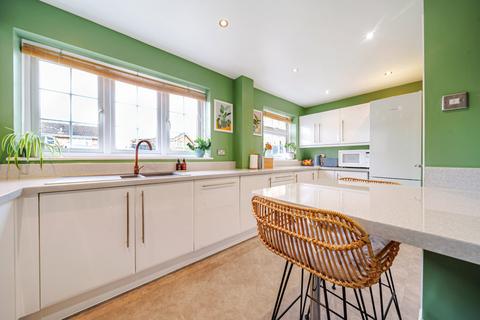 66 Seaford Close, Ruislip, HA4 7HN