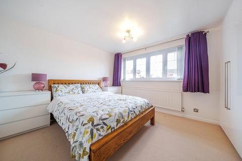 66 Seaford Close, Ruislip, HA4 7HN