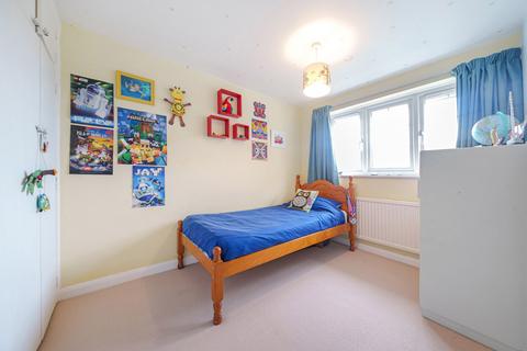 66 Seaford Close, Ruislip, HA4 7HN