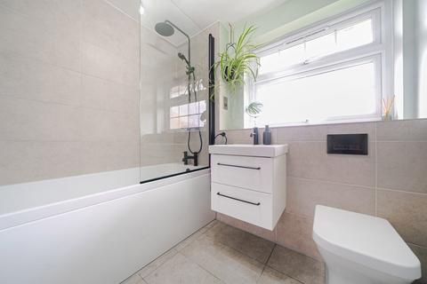 66 Seaford Close, Ruislip, HA4 7HN