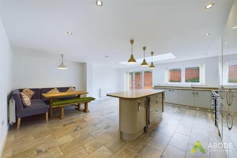 7 Greenway, Burton-on-trent, DE15 0AR