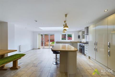 7 Greenway, Burton-on-trent, DE15 0AR