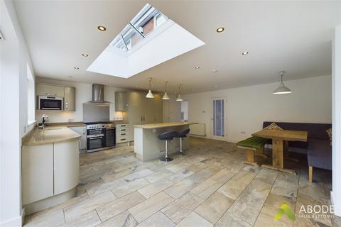 7 Greenway, Burton-on-trent, DE15 0AR