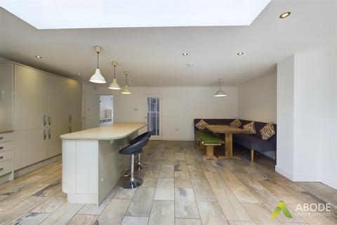 7 Greenway, Burton-on-trent, DE15 0AR