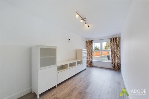 7 Greenway, Burton-on-trent, DE15 0AR