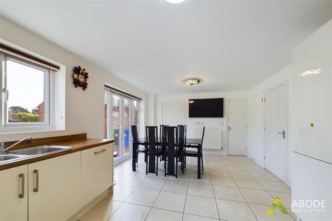 14 Cascade Close, Burton-on-trent, DE14 1DX