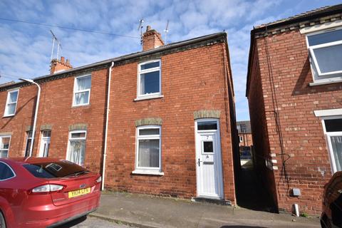2 bedroom terraced house to rent, Castle Terrace Road, Sleaford, NG34