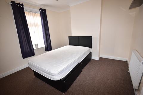 2 bedroom terraced house to rent, Castle Terrace Road, Sleaford, NG34