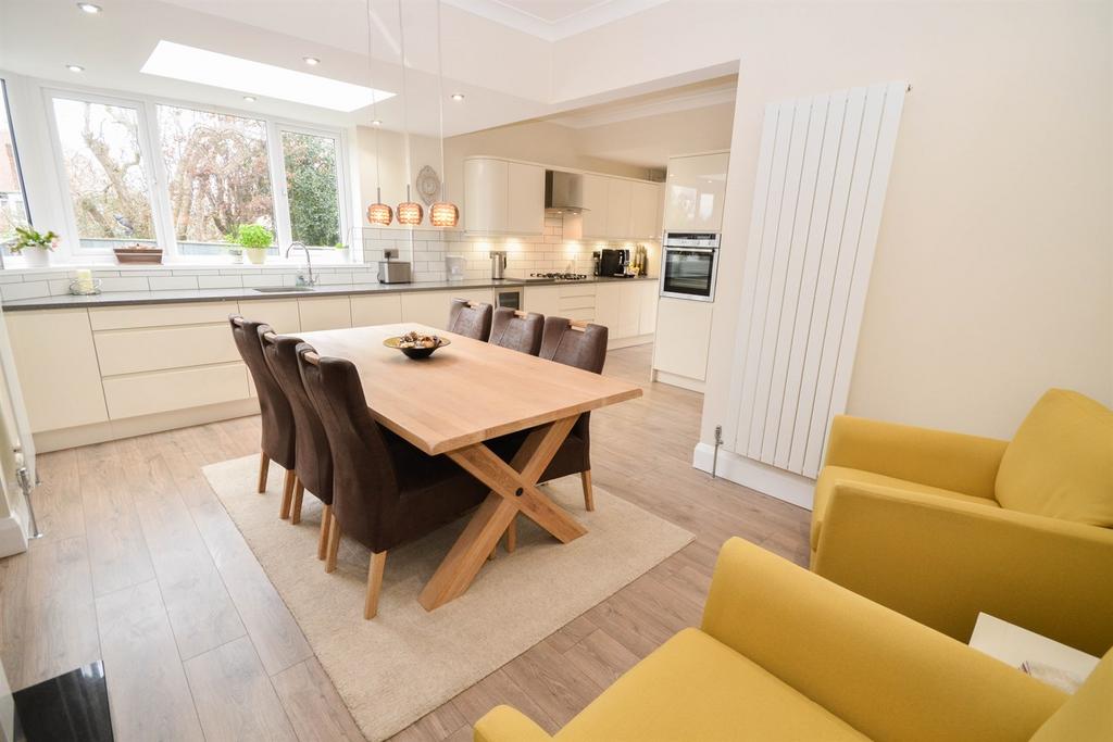 Kitchen/ family room