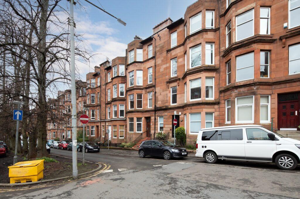 Edgemont Street, Shawlands 2 bed flat for sale £209,000