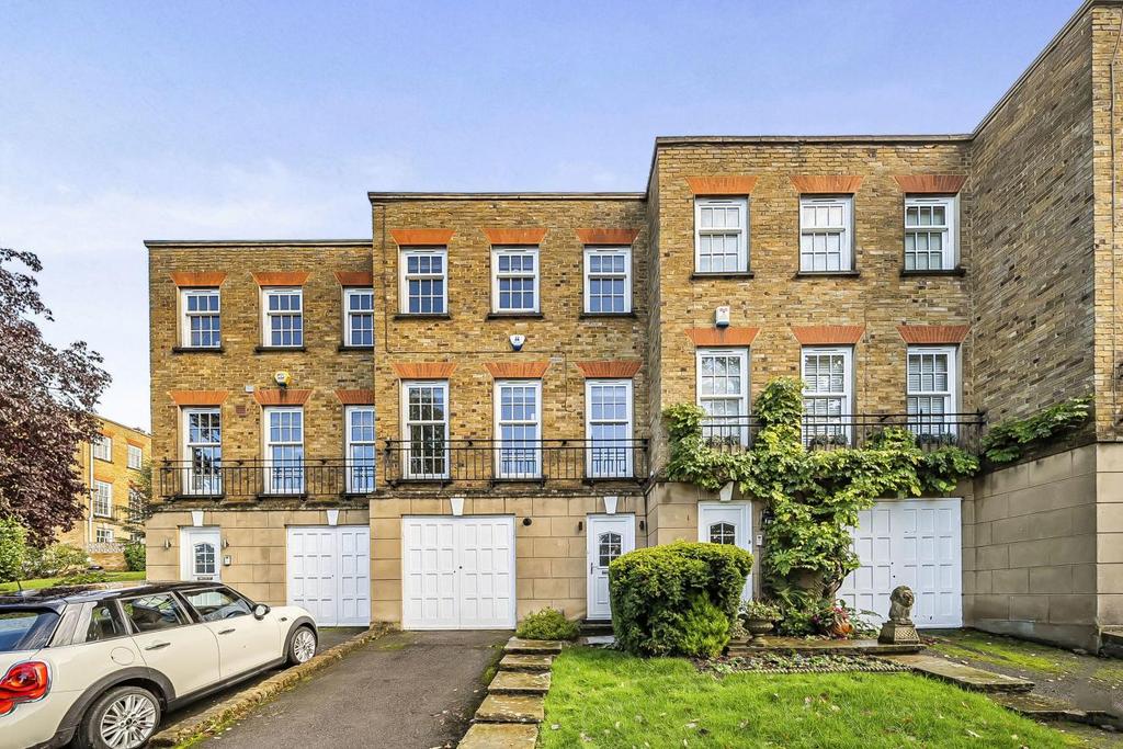 Woodclyffe Drive, Chislehurst 4 bed terraced house for sale £800,000