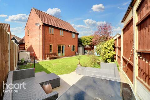 4 bedroom detached house for sale, Denham Vale, Rayleigh