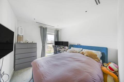 3 bedroom flat for sale, Beaufort Square,  Colindale,  NW9