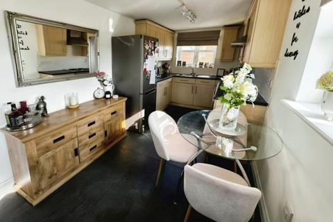 2 bedroom flat to rent, Torun Way, Swindon, SN25 1TA