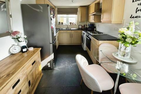 2 bedroom flat to rent, Torun Way, Swindon, SN25 1TA