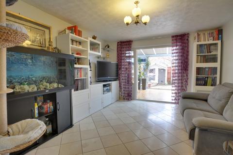 2 bedroom house for sale, Guernsey Close, Cottesmore Green, RH11