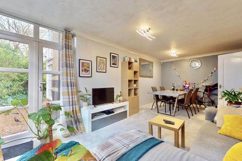 1 bedroom apartment for sale, Eleanor Close, Hithe Point, Canada Water, London, SE16