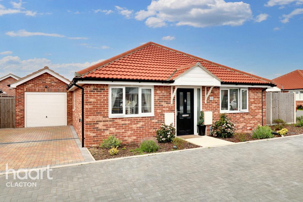 Bluehouse Drive, ClactononSea 3 bed detached bungalow for sale £400,000