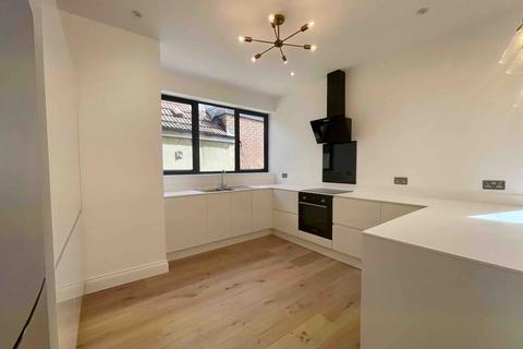 5 bedroom detached house to rent, Wanstead E11