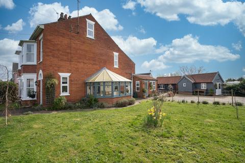 4 bedroom semi-detached house for sale, Holton Road, Suffolk IP19