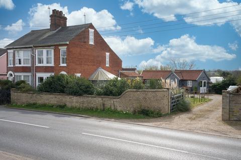 4 bedroom semi-detached house for sale, Holton Road, Suffolk IP19