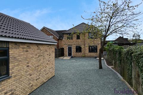 4 bedroom detached house to rent, Church Road, Addlestone, Surrey, KT15