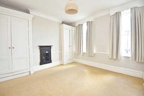 4 bedroom terraced house for sale, De Ferrieres Avenue, Harrogate